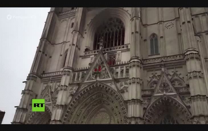 Se incendió la catedral de Nantes, joya histórica de Francia, y sospechan que fue intencional