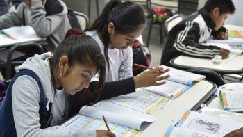 los egresados del secundario aumentaron un 33,4% en 10 anos