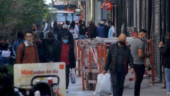 dolar, inflacion y salarios: los factores que amenazan con frenar el consumo