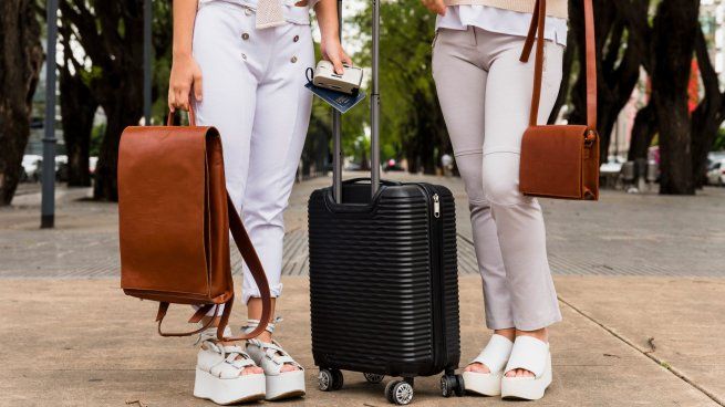 En el control de seguridad, cualquier objeto fuera de regla en el equipaje de mano puede terminar en decomiso y abrir la puerta a una multa alta.