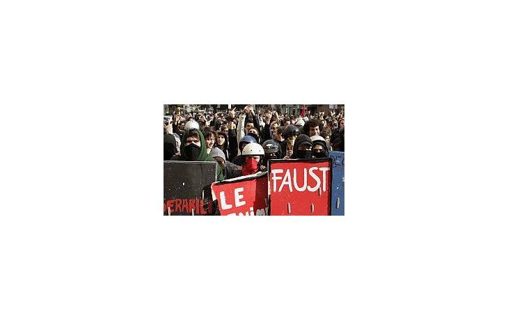 Miles de alumnos se movilizaron en todo el país en protesta contra la reforma de educación que trata el Senado.