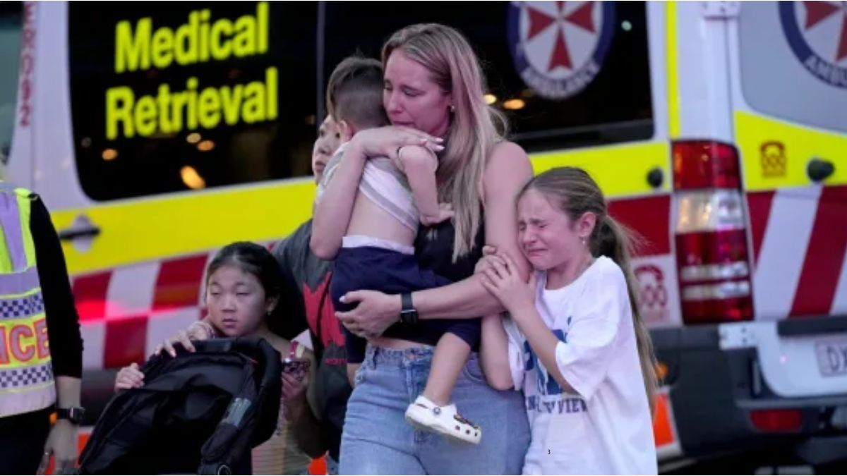 A man entered a shopping mall and stabbed six people to death