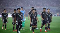 México perdió 2-0 en un su visita a River en Argentina.