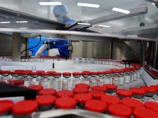 Rusia: El país planea vacunar contra el coronavirus a personas mayores de 60 años a partir de la próxima semana, anunció hoy el ministro de Salud, Mikhail Murashko.