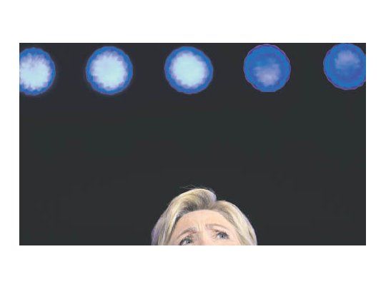 Controversias sin fin. Toda la campaña de Hillary Clinton se vio complicada por polémicas que pusieron en cuestión su integridad. Que su rival, Donald Trump, genere tanto rechazo puede ser su tabla de salvación.