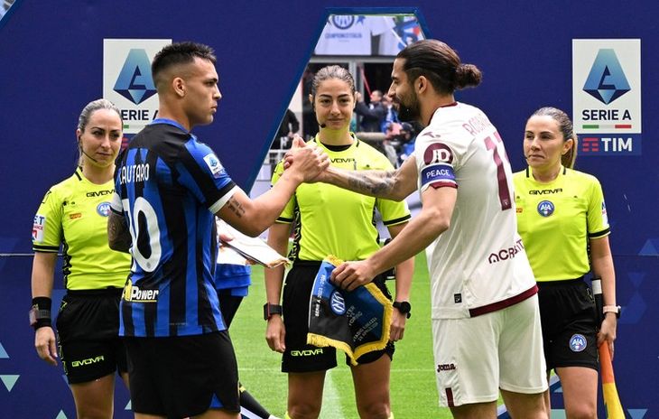 La terna arbitral del partido ue jugaron Inter y Torino estuvo integrada en su totalidad por mujeres. La jueza principal fue María Sole Ferrieri Caputi, encargada de dirigir el encuentro La terna arbitral del partido ue jugaron Inter y Torino estuvo integrada en su totalidad por mujeres. La jueza principal fue María Sole Ferrieri Caputi, encargada de dirigir el encuentro