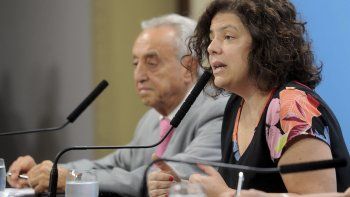 La flamante ministra de Salud, Carla Vizzotti, negó la existencia de vacunatorios VIP.