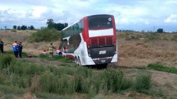 mendoza: choco un micro con hinchas de river y murio una mujer