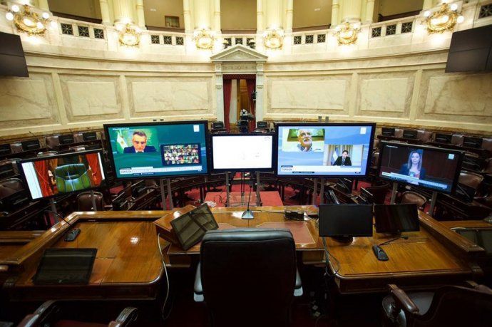 El recinto del Senado preparado para la sesión virtual.