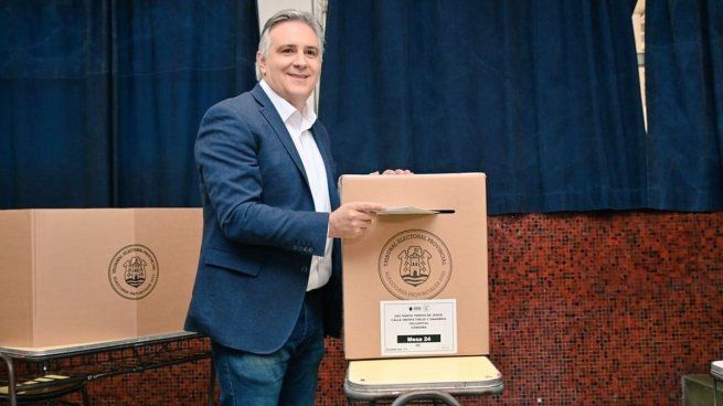 martin llaryora vota elecciones cordoba.jpg