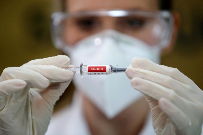 Canadá aplicó su primera dosis de la vacuna contra el coronavirus a una cuidadora.&nbsp;