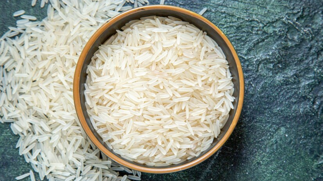 Por qué comer arroz blanco puede ser dañino para la salud, según Harvard.