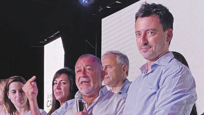 escenario. Luis Juez y Rodrigo de Loredo, ganadores de la jornada. Ahora se abre la discusión por el poder provincial hacia 2023.