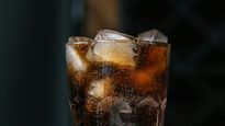 La lista negra de refrescos que más dañan la salud en México en 2026, según la Profeco: Coca-Cola y Pepsi no se salvan