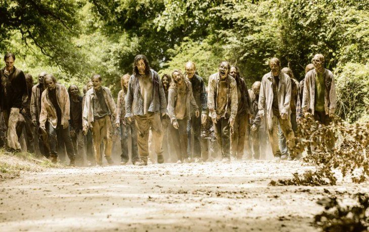 apocalipsis. La pregunta radica en cuál es el sentido de seguir viendo zombies exterminando a todo el cast, dejando sólo un puñado de personajes secundarios convertidos en protagonistas por default.