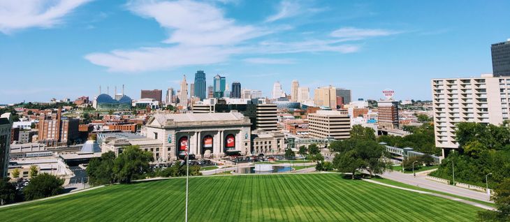 Vista área de Kansas City, ciudad de 500.000 habitantes aproximadamente Vista área de Kansas City, ciudad de 500.000 habitantes aproximadamente