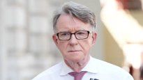 Mientras lo hago, no deseo causar más vergüenza al Partido Laborista y, por lo tanto, renuncio a mi afiliación al partido, decía la carta de Mandelson.