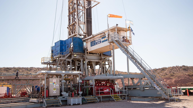 Las últimas etapas de fractura en Vaca Muerta reflejan no solo un avance técnico y productivo, sino también una apuesta fuerte por la sostenibilidad y la competitividad a nivel internacional, más allá de los vaivenes del precio internacional del petróleo. 