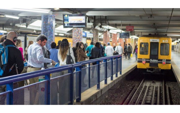 Las seis líneas de Subte y el Premetro funcionarán este domingo desde las 7