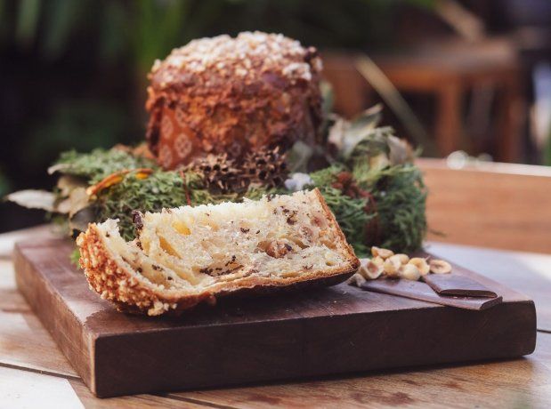 They offer classic sweet bread, with dark chocolate and white chocolate. They offer classic sweet bread, with dark chocolate and white chocolate.