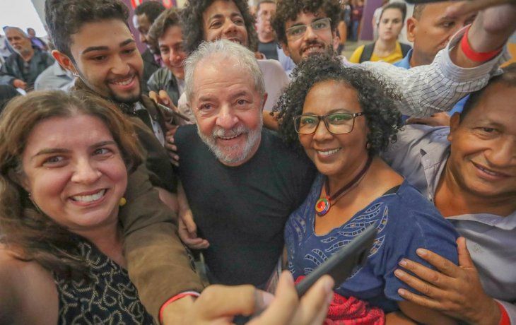 Luego de recuperar la libertad en noviembre de 2019, el expresidente Lula da Silva realizó viajes por el interior de Brasil para revivir el apoyo al PT.