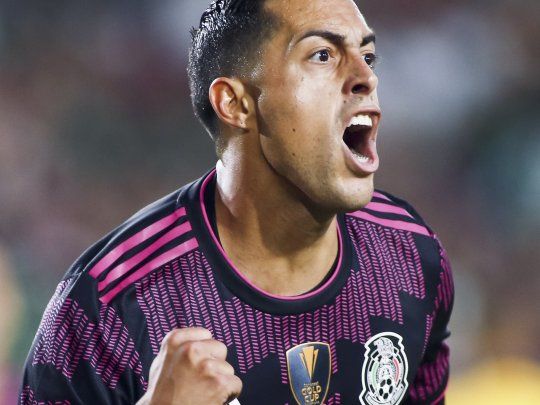 Rogelio Funes Mori grita su primer gol con la camiseta de la selección mexicana.&nbsp;