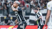 Deyverson anotó los dos tanto de Atlético Mineiro.