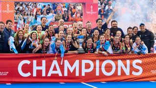 Algarabía en la celebración de la Selección femenina de hockey.
