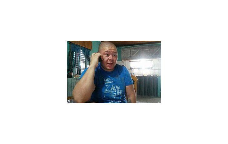 Mario Bravo, de 38 años, dio una entrevista con la FM Renacer de Las Rosas (Santa Fe), donde un cronista lo fotografió.