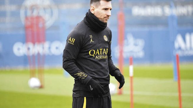 práctica. Messi entrenó ayer en PSG, con vistas al partido del domingo ante Marsella, por la Ligue 1. Su futuro luego del 30 de junio es inicierto.