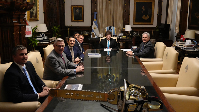 javier Milei recibió a los directivos de Vicuña Corp. para repasar el plan de inversiones en los proyectos de cobre en San Juan.