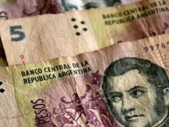 Los billetes de $5 podrán cambiarse hasta el 31 de mayo en bancos.