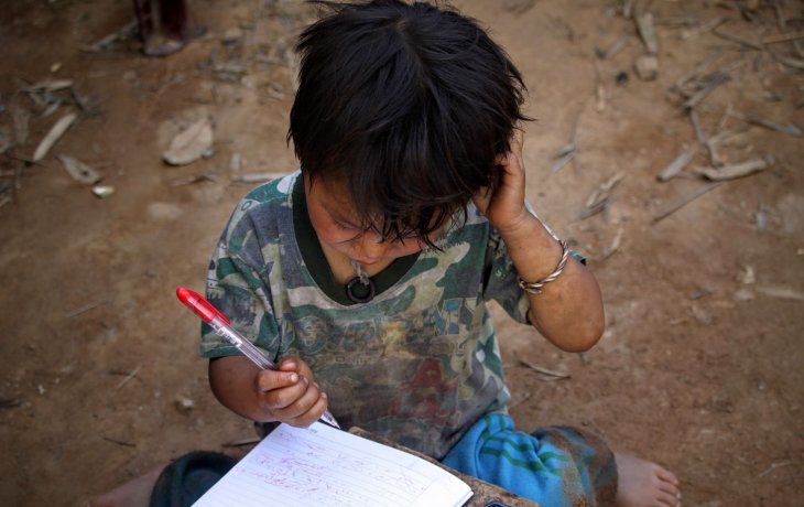 El gobierno sostiene que hay que trabajar más para reducir la pobreza. El gobierno sostiene que hay que trabajar más para reducir la pobreza.