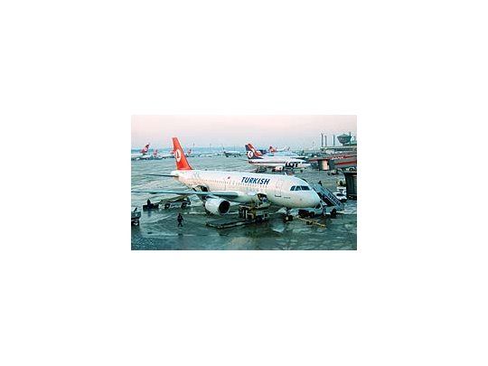 Tras 17 años, reinician vuelos entre Estambul y Bagdad