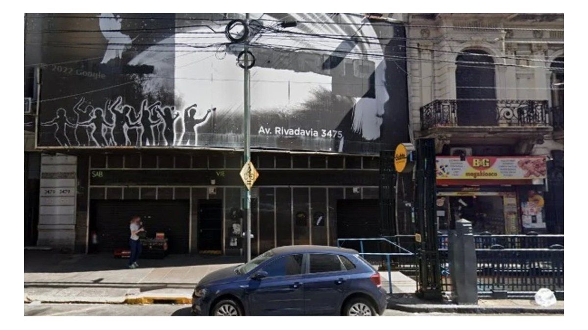 Un hombre entró armado a un boliche de Once, disparó e hirió a tres personas