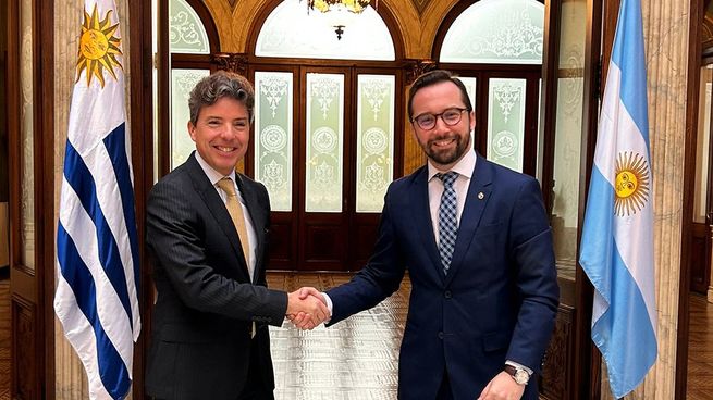 El vicecanciller argentino Leopoldo Sahores visitó Montevideo para reunirse con el subsecretario del MRREE, Nicolás Albertoni.
