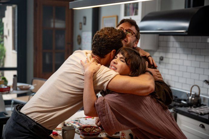 Una nueva película de amor y familiar que juega con los nuevos modelos de familia. Una nueva película de amor y familiar que juega con los nuevos modelos de familia.