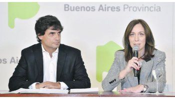 Reacción. Vidal ayer junto a su ministro de Economía, Hernán Lacunza, al anunciar medidas para “dar respuestas en los momentos difíciles que atravesaremos en los próximos meses”.