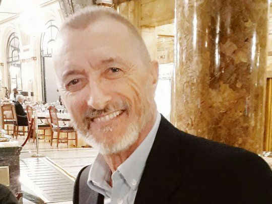 Arturo Pérez-Reverte. Sabotaje, protagonizada por el mercenario Lorenzo Falcó, es la tercera parte de la nueva serie.