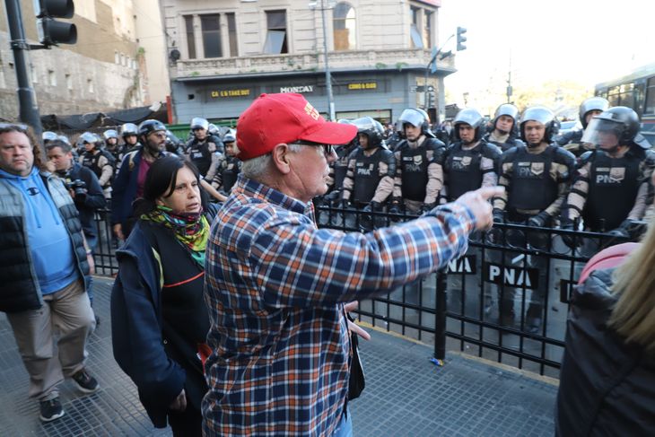 Los jubilados marcharon contra el veto presidencial.