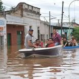 Algunas familias debieron ser evacuadas con equipos especiales en La Madrid, en el sur tucumano. Algunas familias debieron ser evacuadas con equipos especiales en La Madrid, en el sur tucumano.
