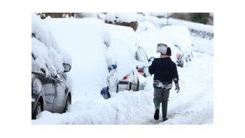 En el Reino Unido la nieve cubría muchas regiones con capas de 2 a 5 centímetros de espesor.