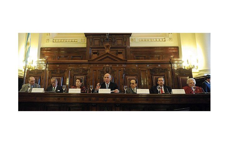 La Corte declaró constitucional la Ley de Medios: Clarín debe desinvertir ya