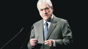 BRETE. El presidente de Chile, Sebastián Piñera, acaba de sufrir una severa derrota personal y política con la flexibilización por ley del sistema de jubilación privada. Pero la ola crece y no encuentra cómo frenarla.