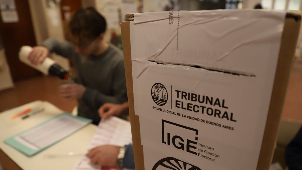 Este domingo los porteños votan para renovar 30 bancas en la legislatura y 105 comuneros.