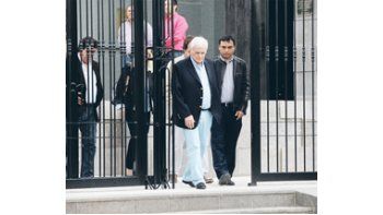 A pesar de los retos públicos de Cristina de Kirchner, el metalúrgico Antonio Caló se comprometió a darles mesura a los reclamos salariales de los gremios que integran su CGT. Ayer, el dirigente visitó en Santa Cruz el mausoleo que guarda los restos del expresidente Néstor Kirchner, que hubiera cumplido 64 años.