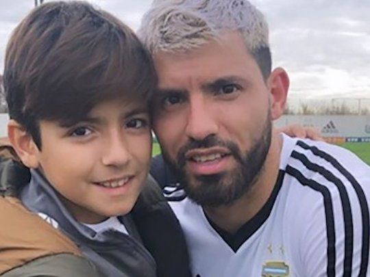 Benjamin Lo Puso En Aprietos Al Kun Aguero Es Hincha De River