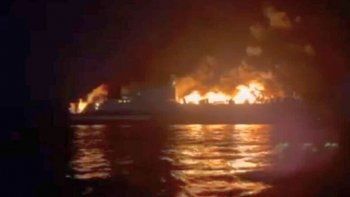 Rescatan a 288 personas de un barco italiano que se incendió frente a Grecia