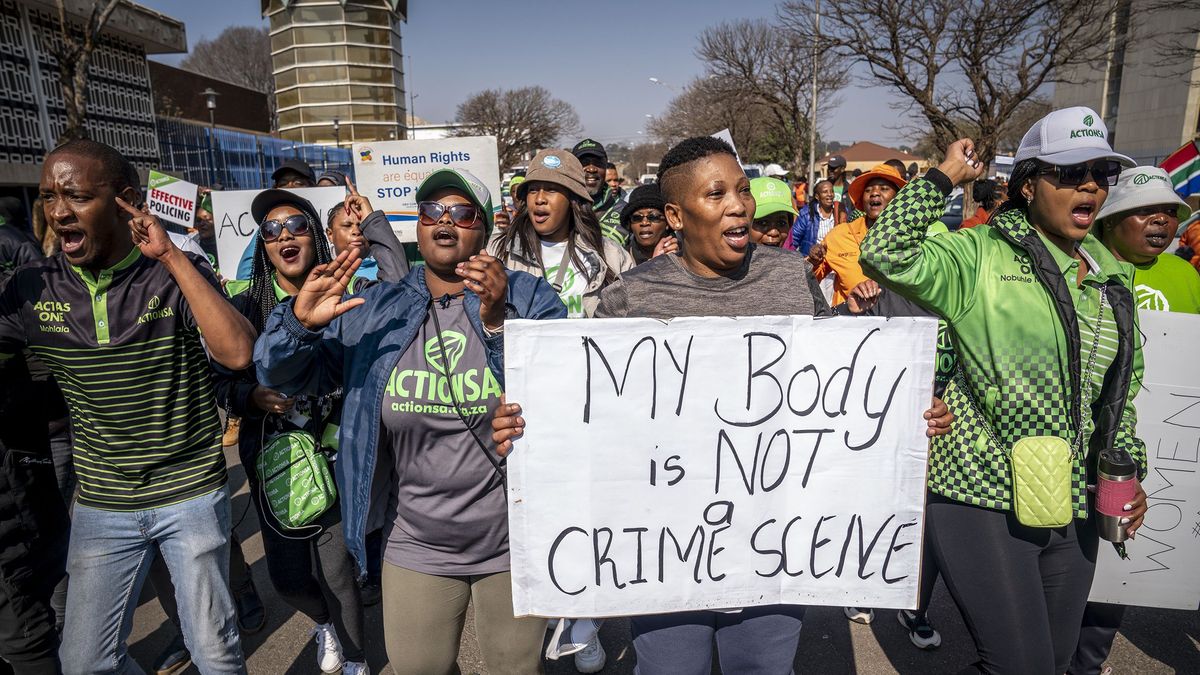 Sudáfrica lleva ante la justicia a 84 acusados de una violación grupal