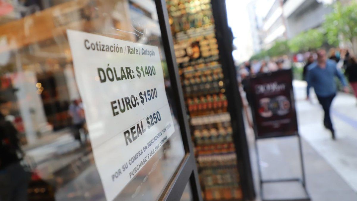 Home Bankings collapsed and uncertainty in the caves: how the first day was lived without stocks to the dollar